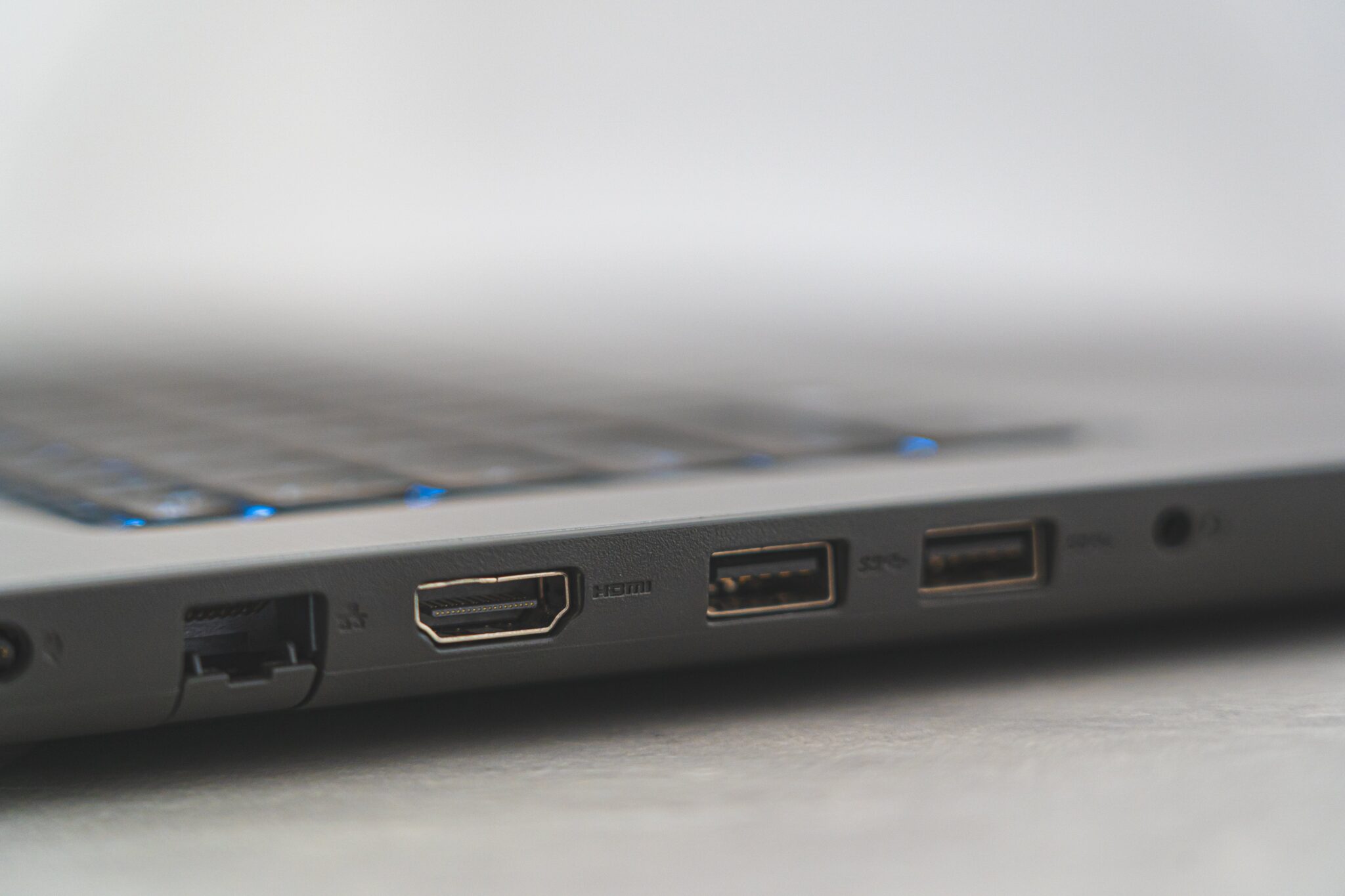 Easy Guide How to Split Screen on Laptop and Monitor - PC International