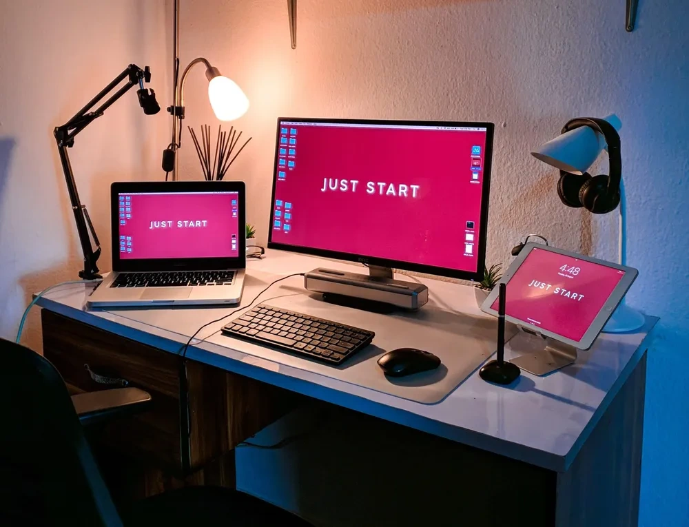 Split Screen on Laptop and Monitor