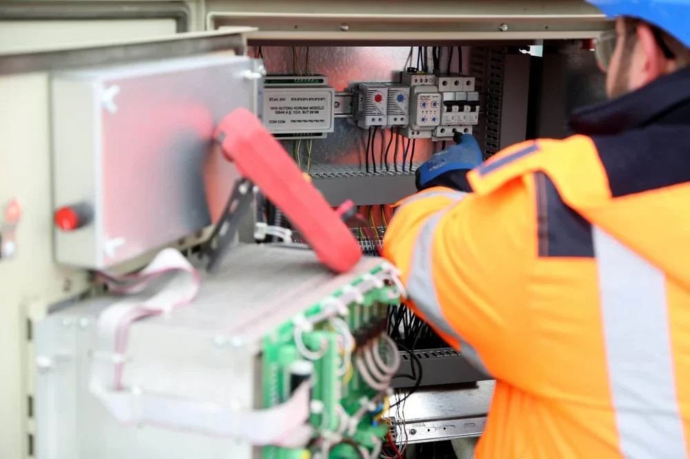 How to Connect Two Solar Inverters in Parallel