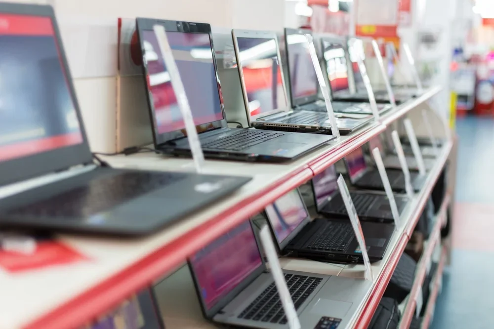 Store rack with multiple laptops displayed