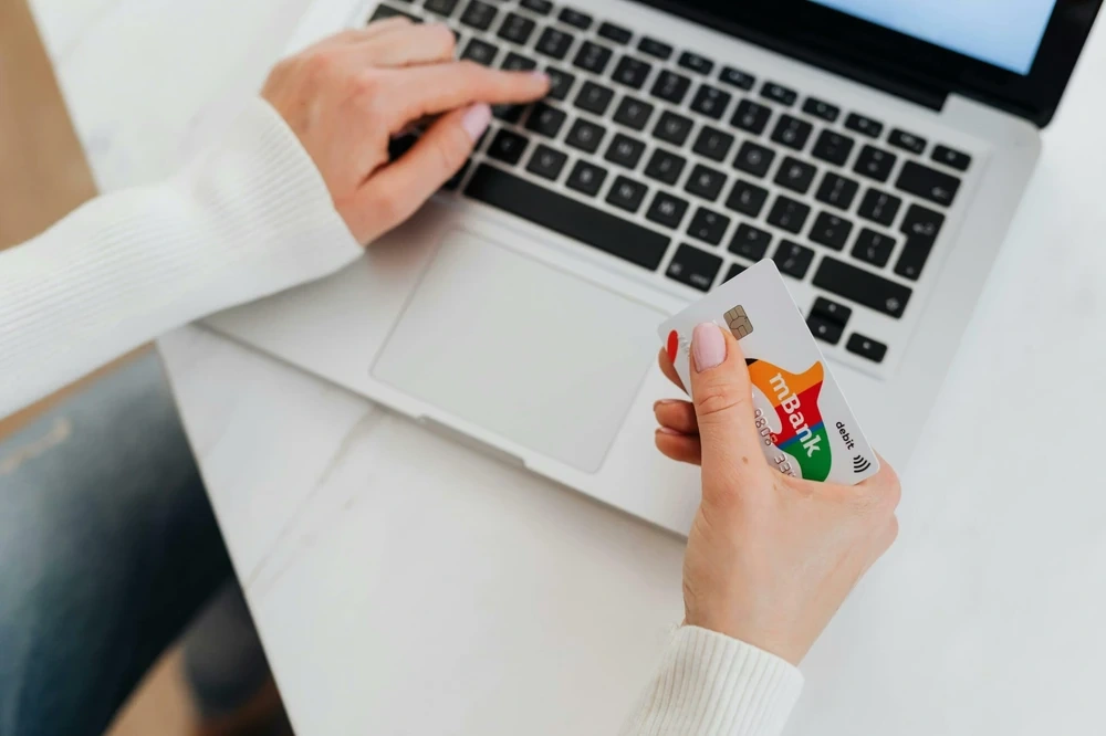Protecting your Personal Information When Shopping for Monitors
