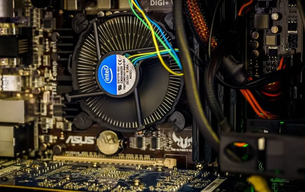CPU Fan with thermal Paste
